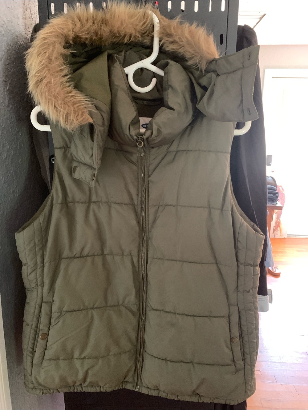 Old Navy Large Olive Army Green Quilted Faux-Fur Hood Puffer Vest - Women